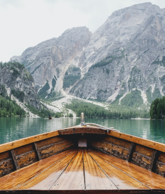 vista de dentro de um barco pequeno